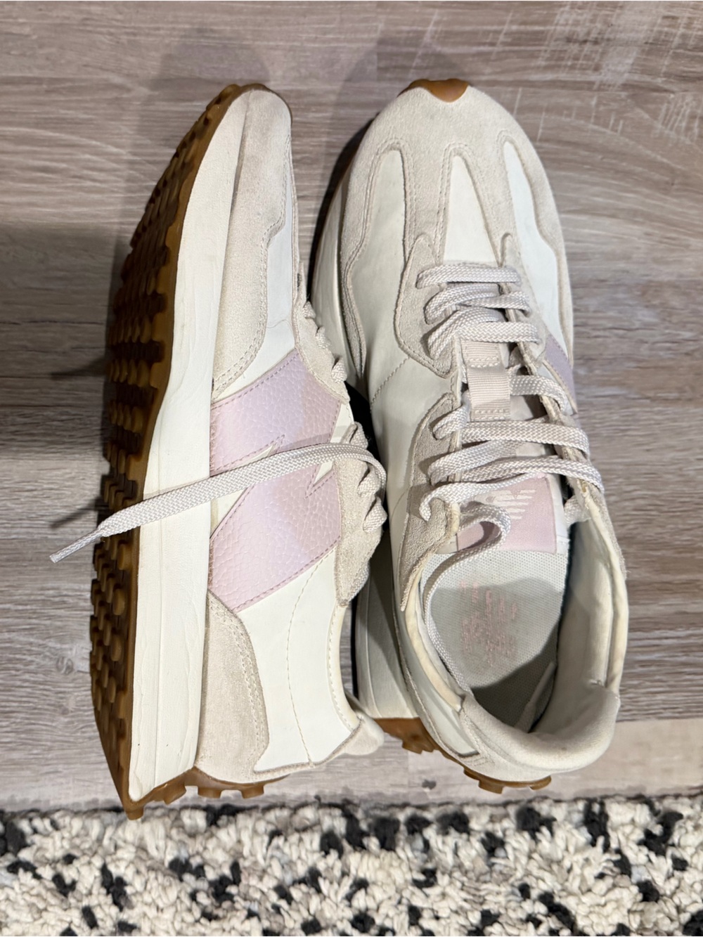 New Balance
327 low-top leather sneakers off-white, beige and pink